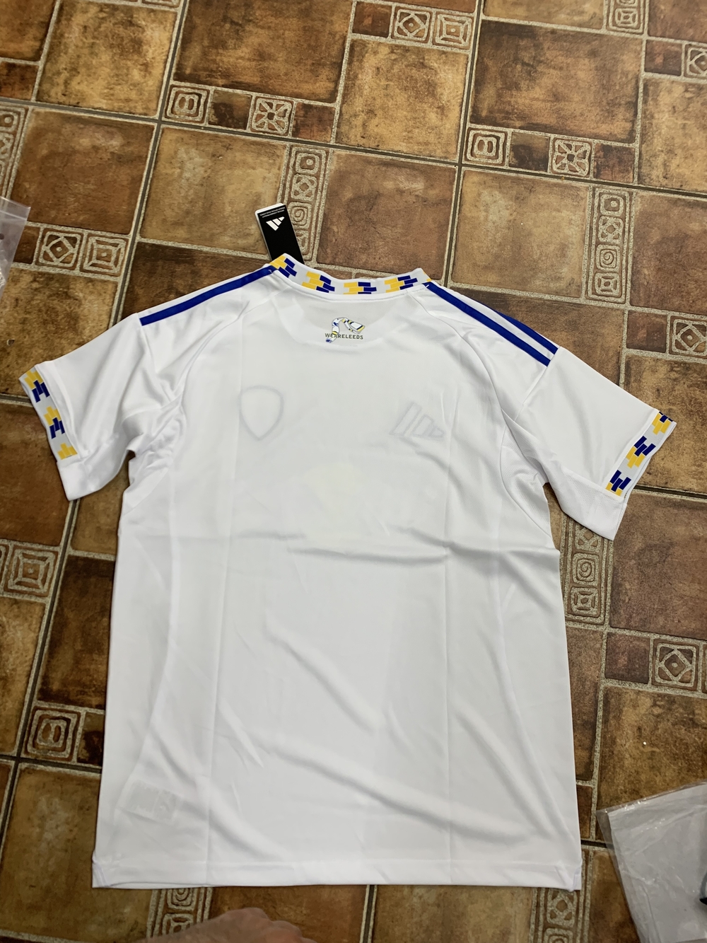 Adidas Leeds United 2025/26 Jersey Size M - Picture 3 of 6
